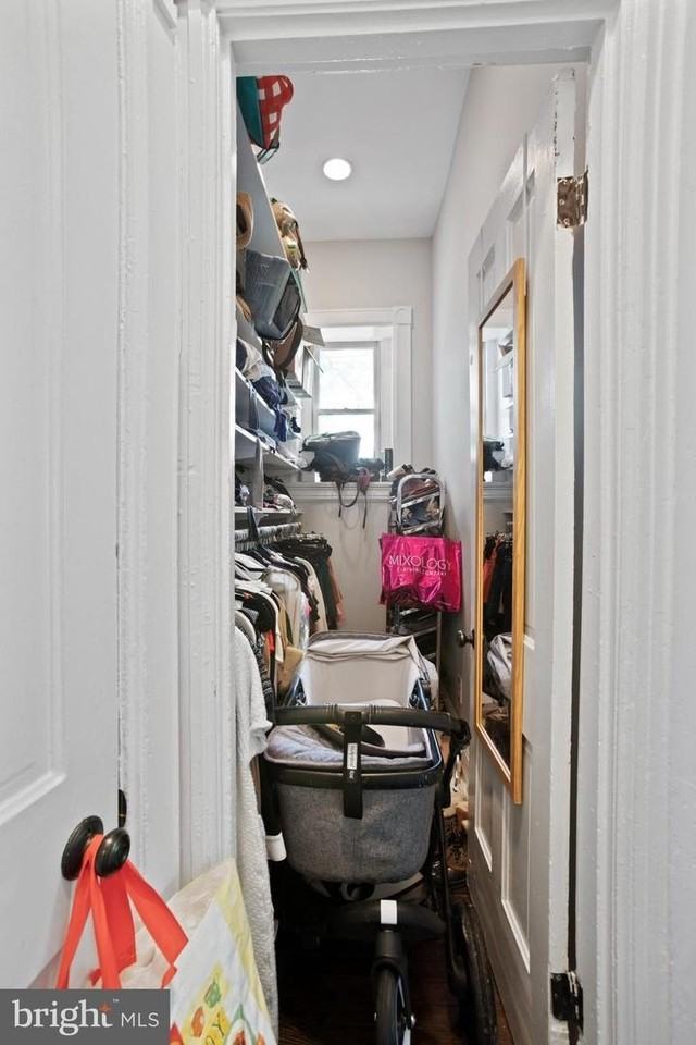 261 Robert St - Photo 7 of 33