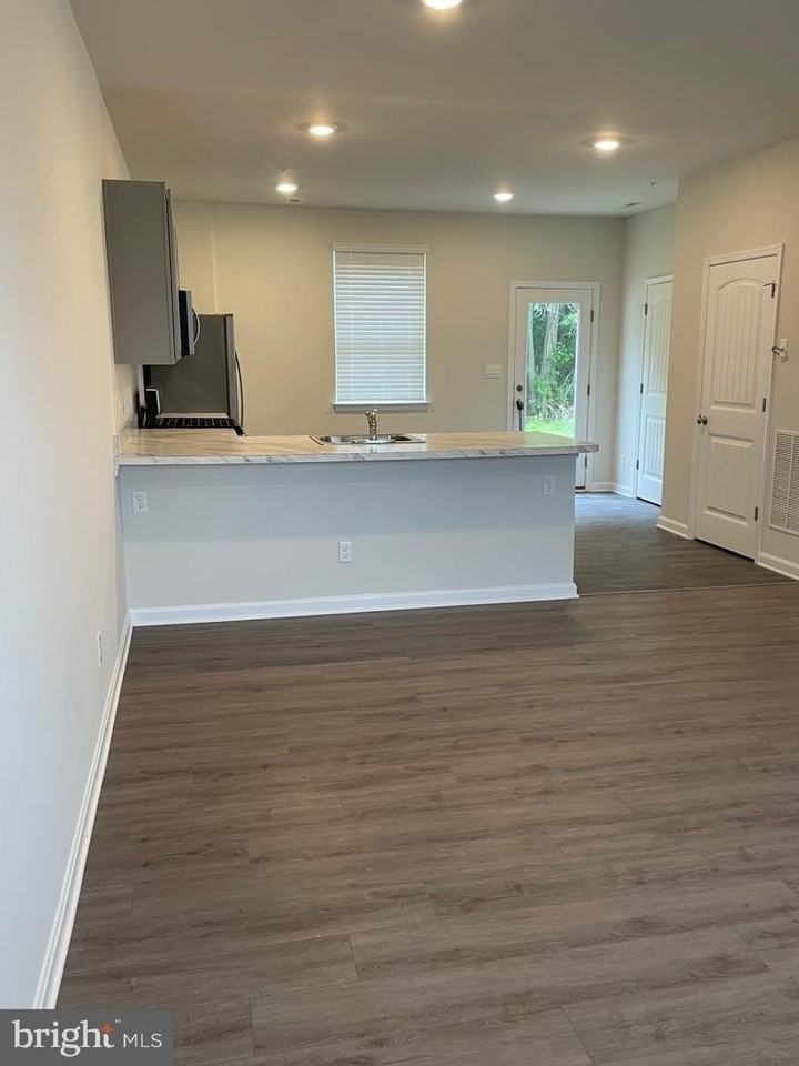 405 Wood Duck Dr - Photo 5 of 15