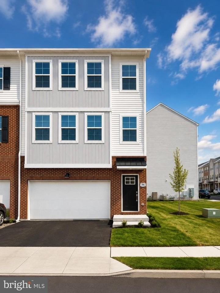 56 Continental Way - Photo 2 of 31