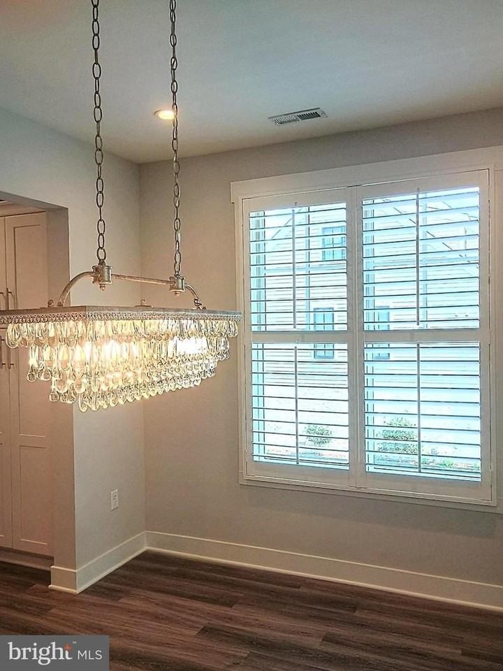 307 Charles St - Photo 5 of 47