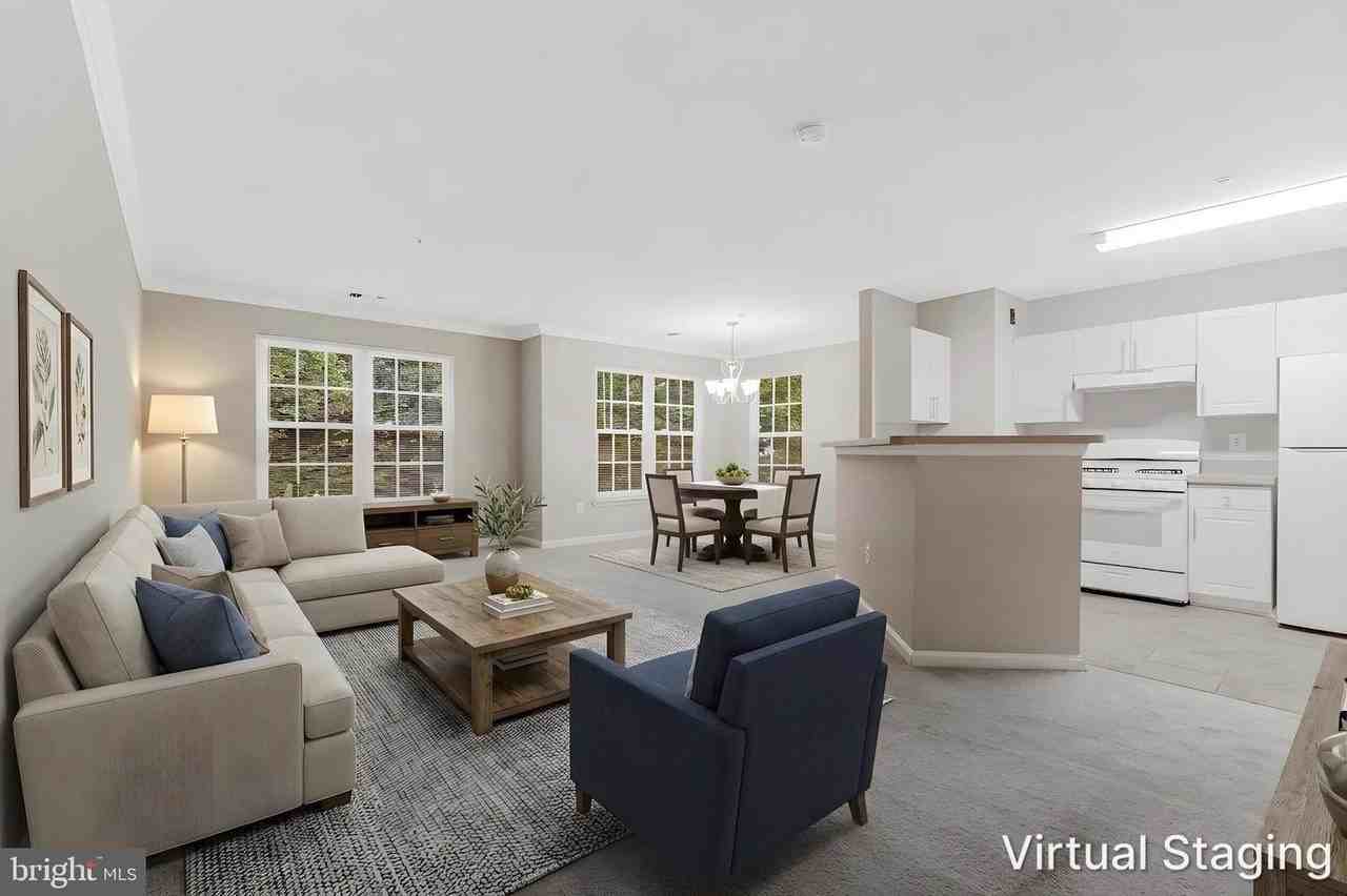 12747 Fair Briar Ln - Photo 4 of 45