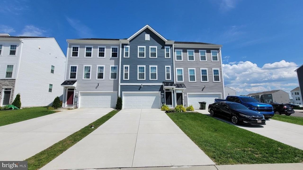 39 Stafford Pl - Photo 2 of 33