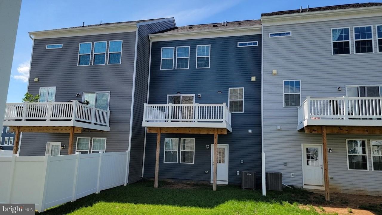 39 Stafford Pl - Photo 4 of 33