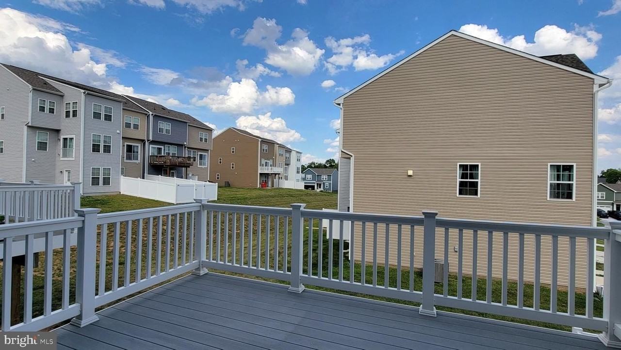 39 Stafford Pl - Photo 6 of 33