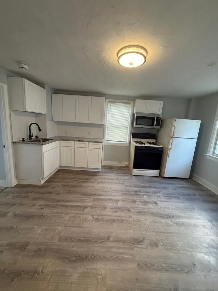 170 Arnold St Apt 1f #1F - Photo 2 of 6