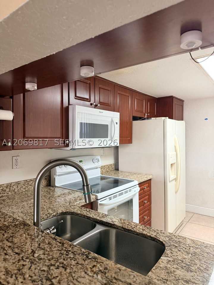 721 Sw 113th Way #721 - Photo 6 of 24
