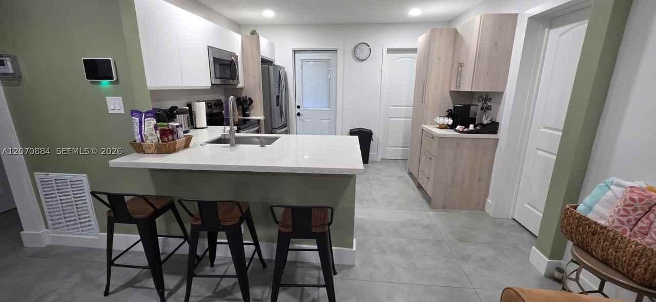 420 S 28th Ave - Photo 3 of 15
