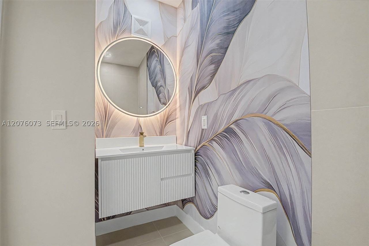 694 Ne 76th St #3 - Photo 4 of 29