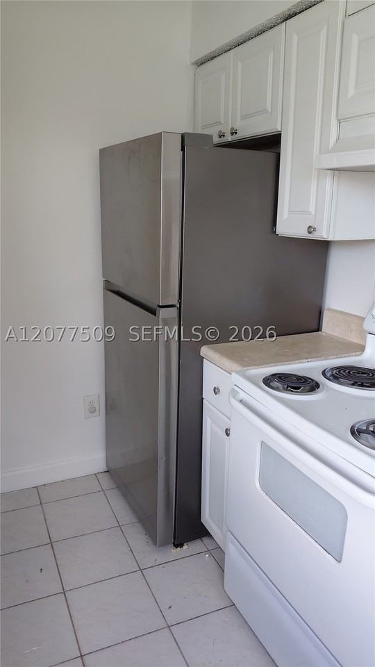 820 N Franklin Ave #820J - Photo 5 of 21