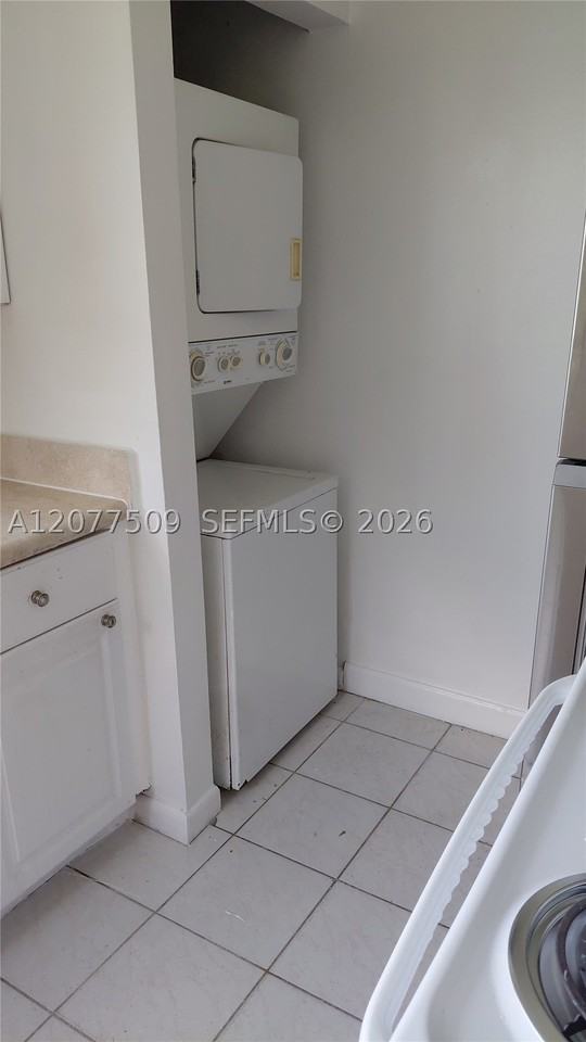 820 N Franklin Ave #820J - Photo 6 of 21