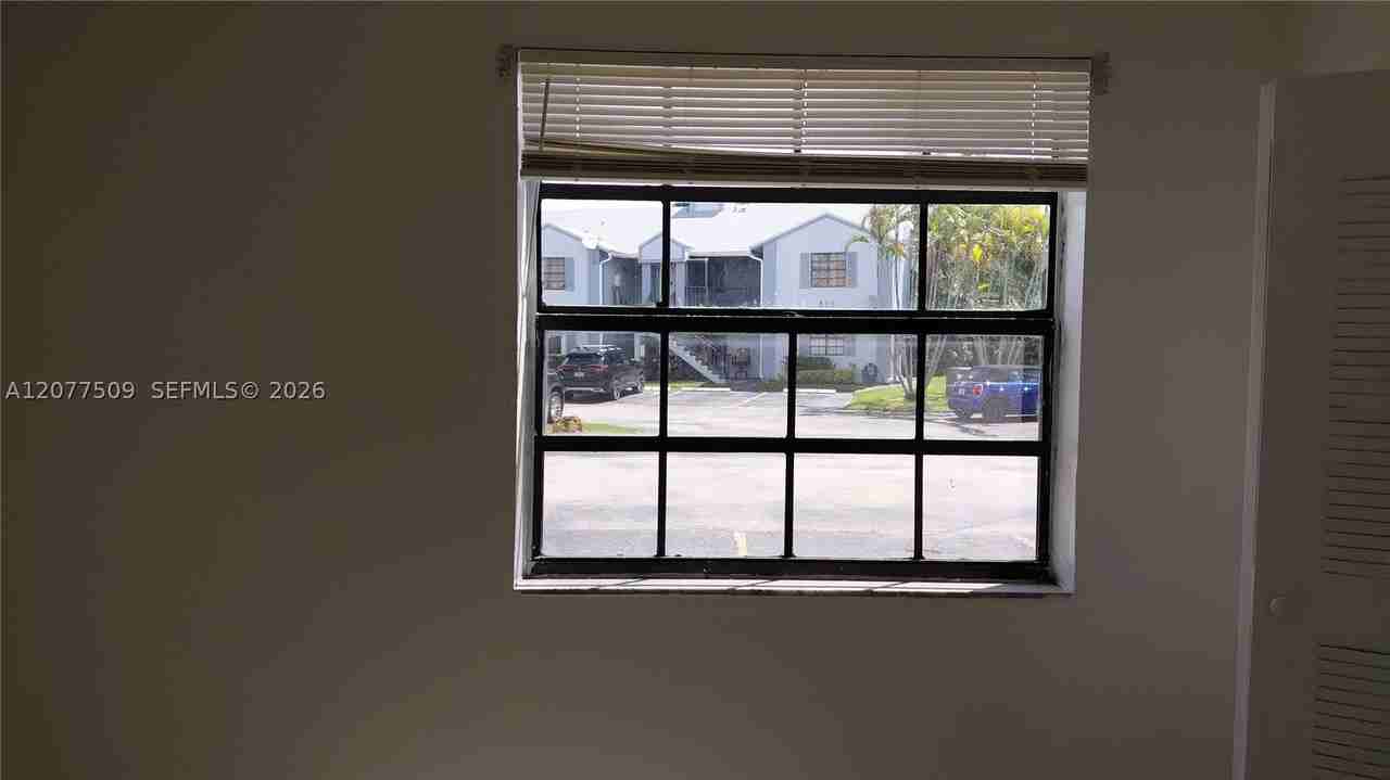 820 N Franklin Ave #820J - Photo 7 of 21