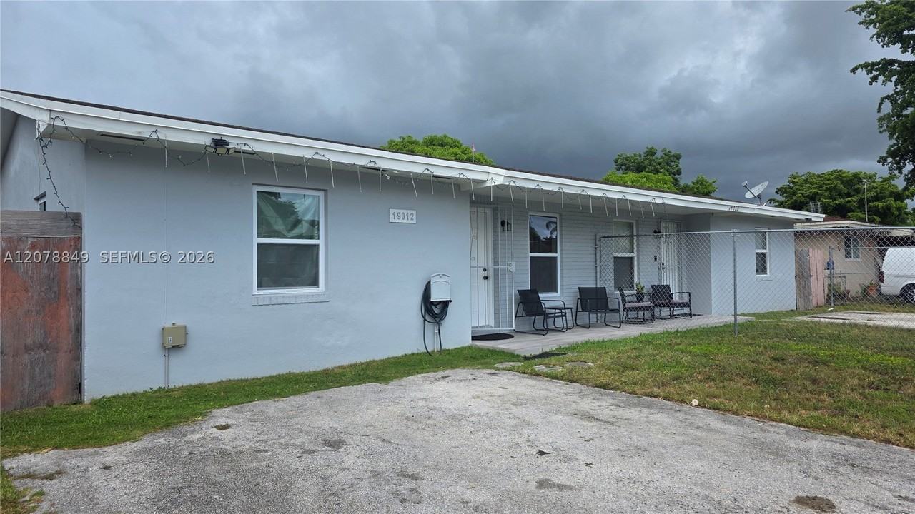 19012 Sw 113th Pl #2 - Photo 3 of 17