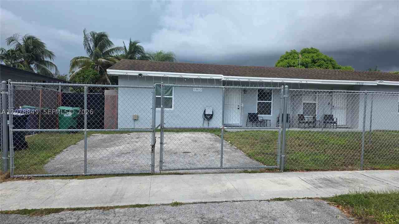 19012 Sw 113th Pl #2 - Photo 4 of 17
