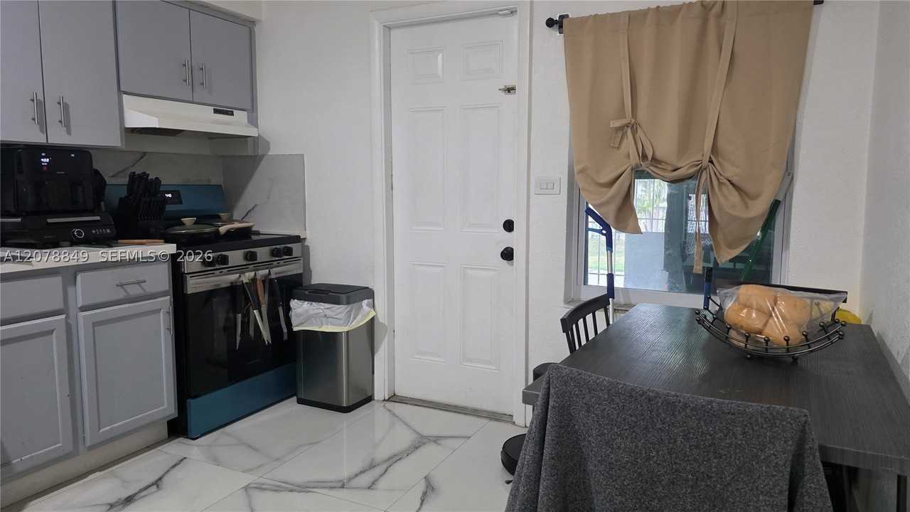 19012 Sw 113th Pl #2 - Photo 7 of 17