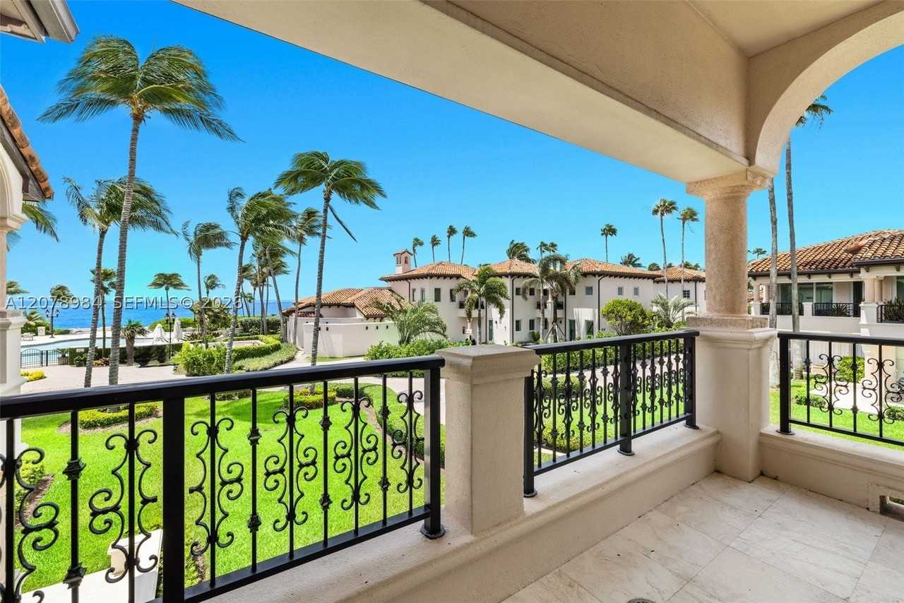 15723 Fisher Island Dr #15723 - Photo 5 of 44