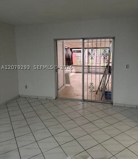 5924 W 21st Ct - Photo 5 of 8
