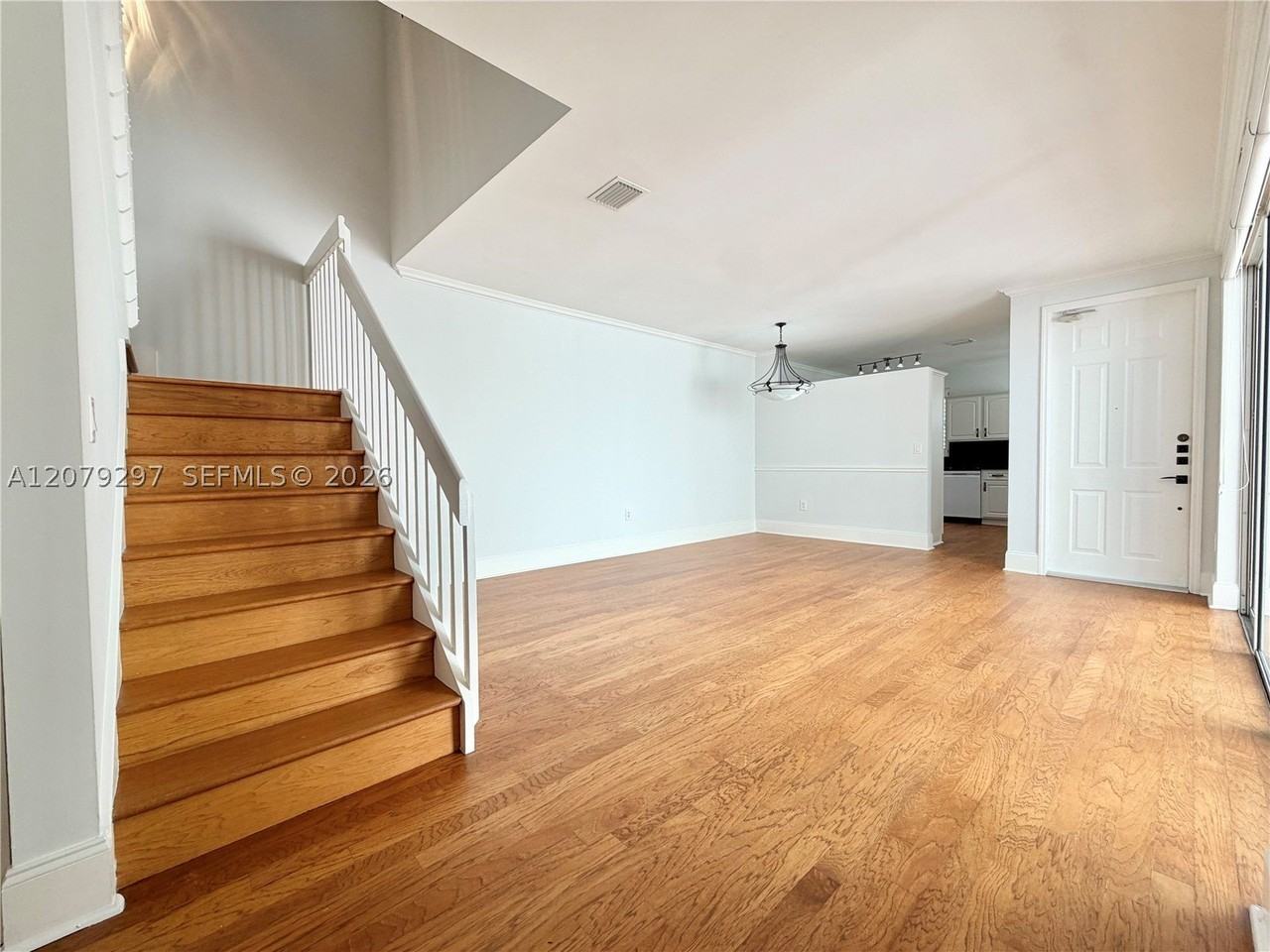 1135 Cliffrose St - Photo 4 of 44
