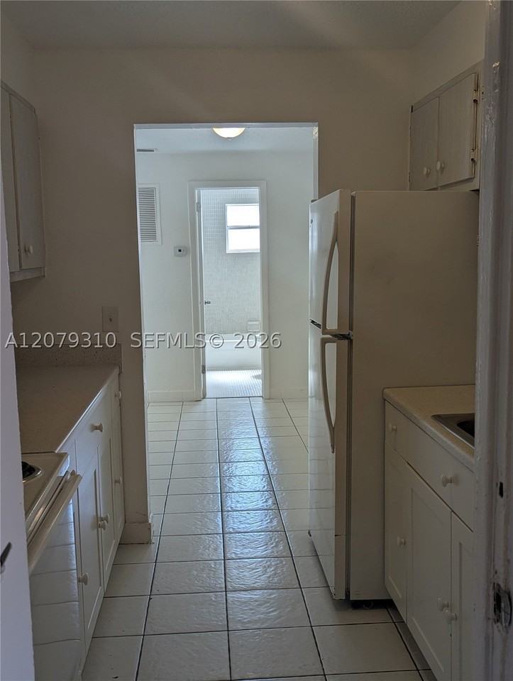 1830 Sheridan St #106 - Photo 5 of 8