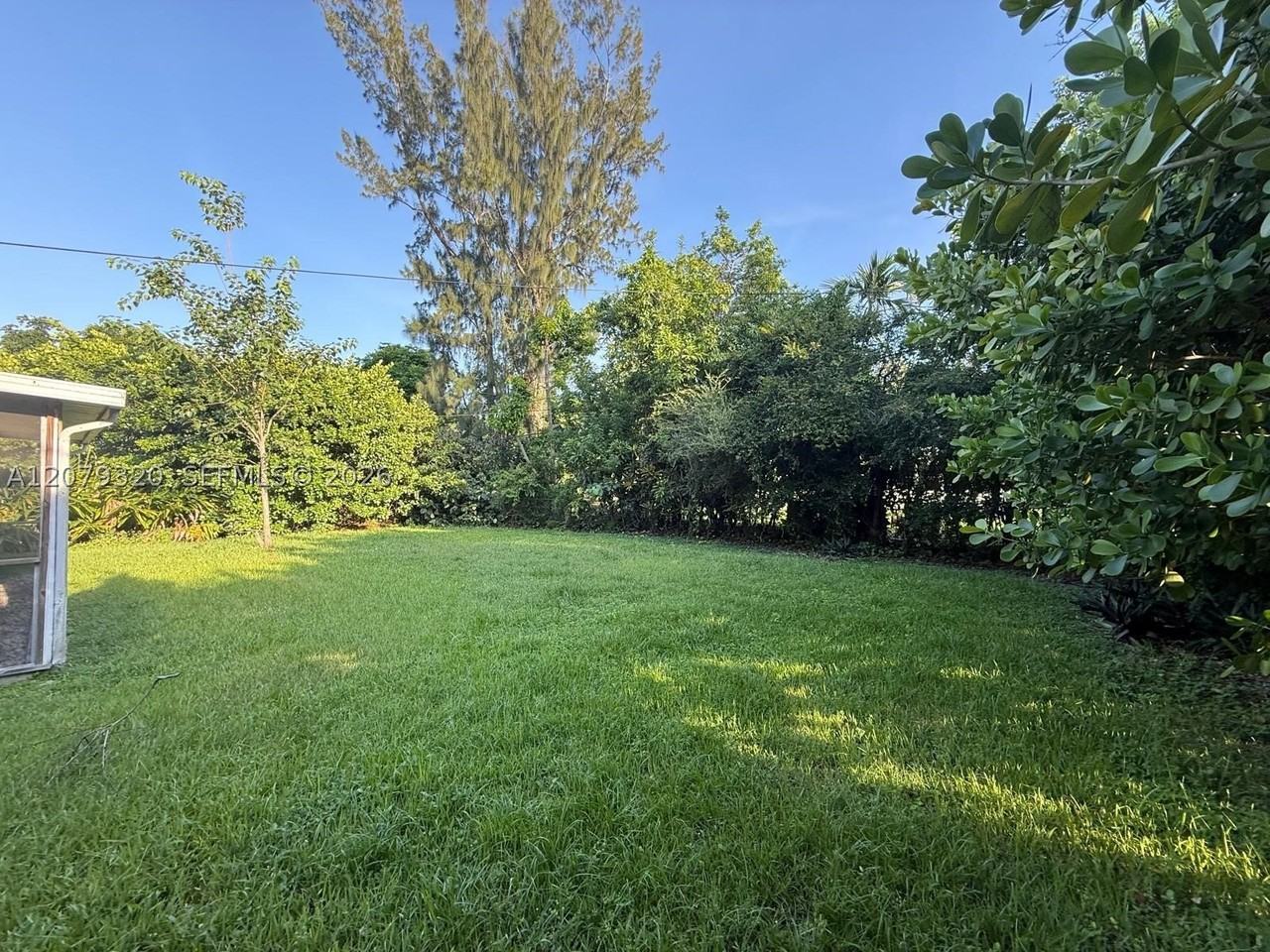 5765 Sw 48th St - Photo 2 of 8