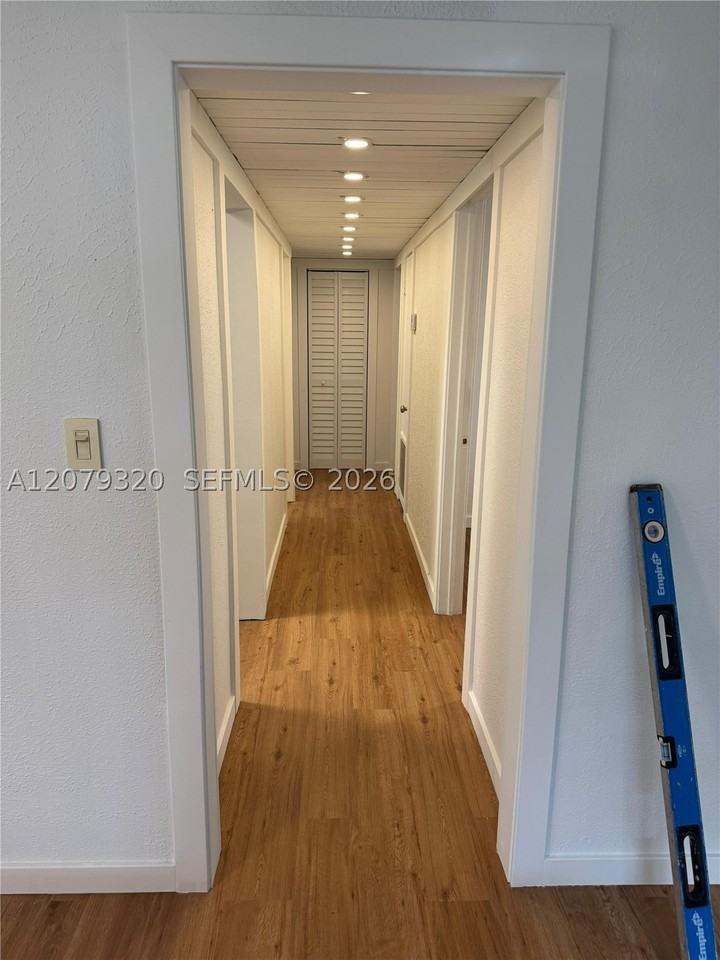 5765 Sw 48th St - Photo 6 of 8