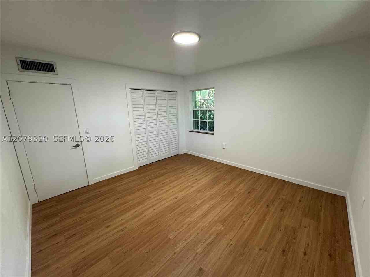 5765 Sw 48th St - Photo 7 of 8