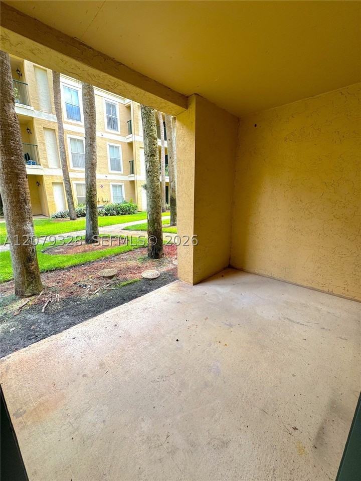 777 Riverside Dr #1510 - Photo 4 of 14