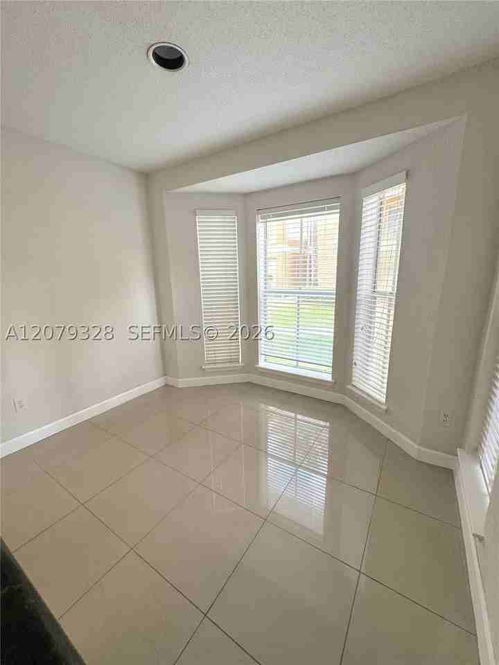 777 Riverside Dr #1510 - Photo 5 of 14