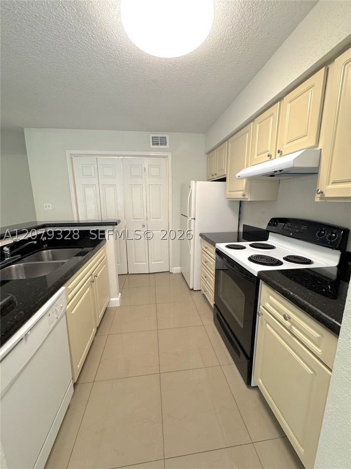 777 Riverside Dr #1510 - Photo 7 of 14