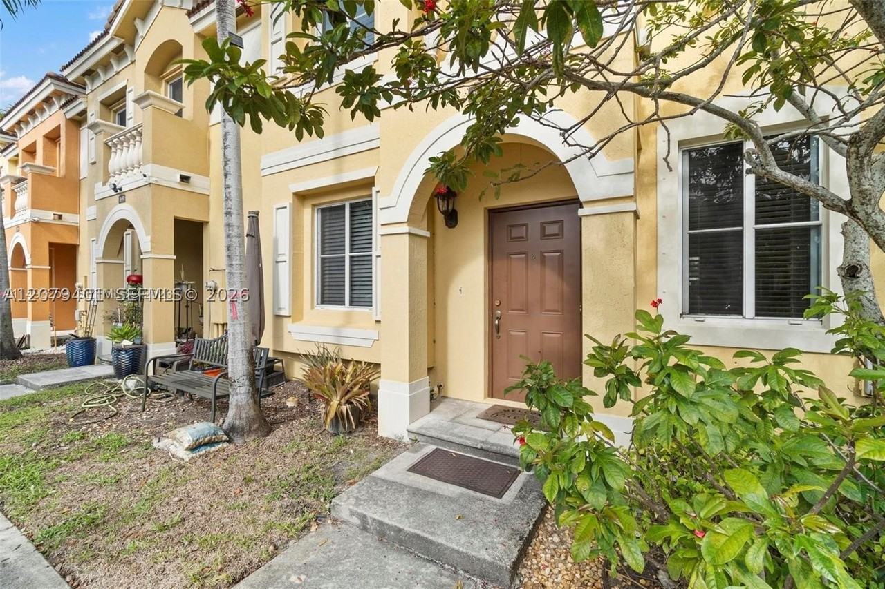 8989 Sw 17th Ct #8989 - Photo 3 of 19