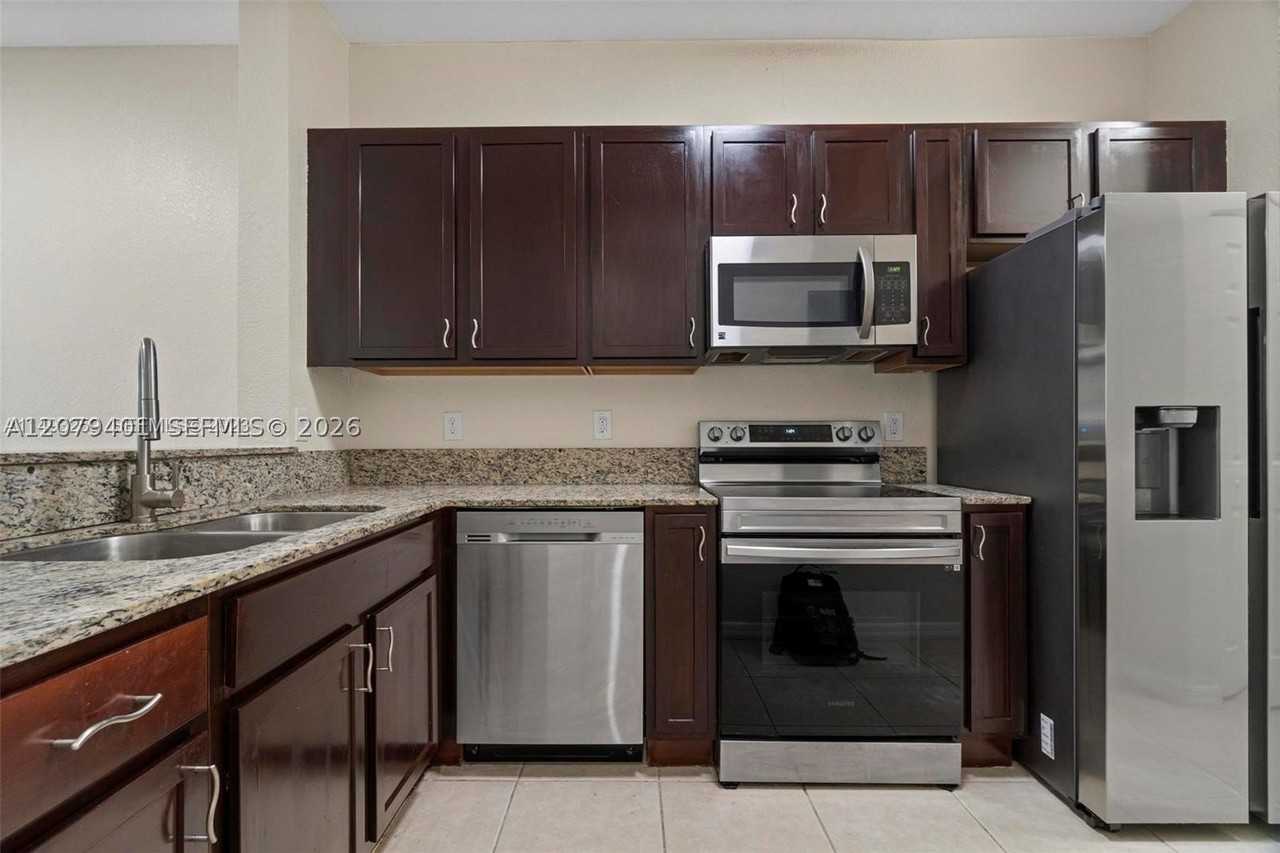 8989 Sw 17th Ct #8989 - Photo 5 of 19