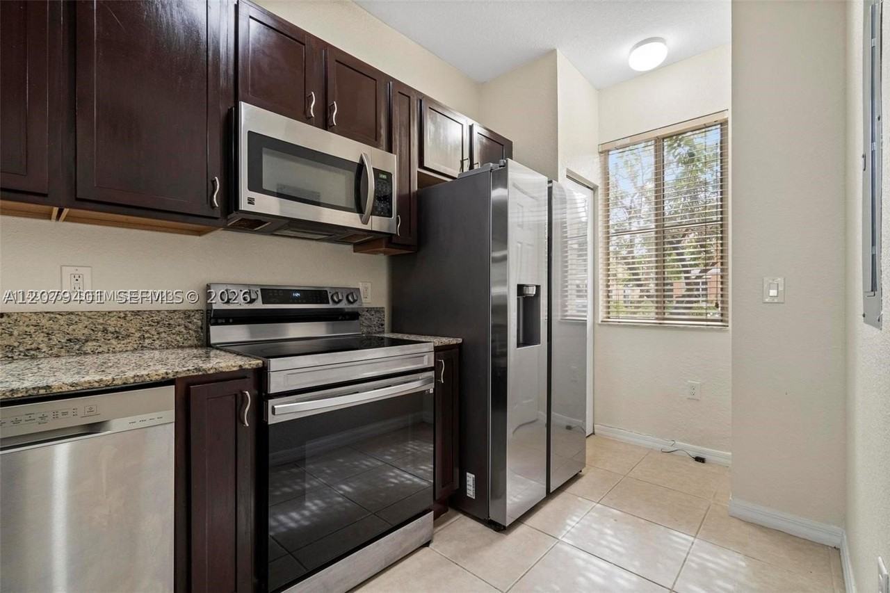 8989 Sw 17th Ct #8989 - Photo 6 of 19