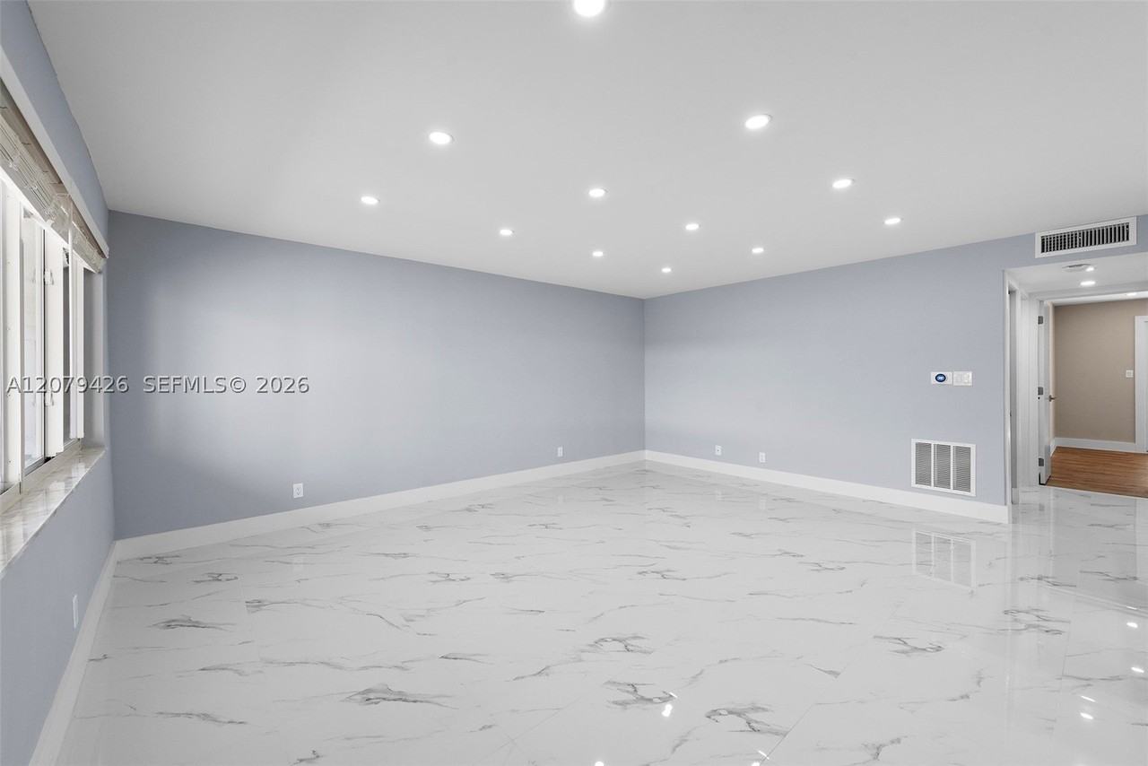 1400 Ne 54th St #107 - Photo 4 of 28