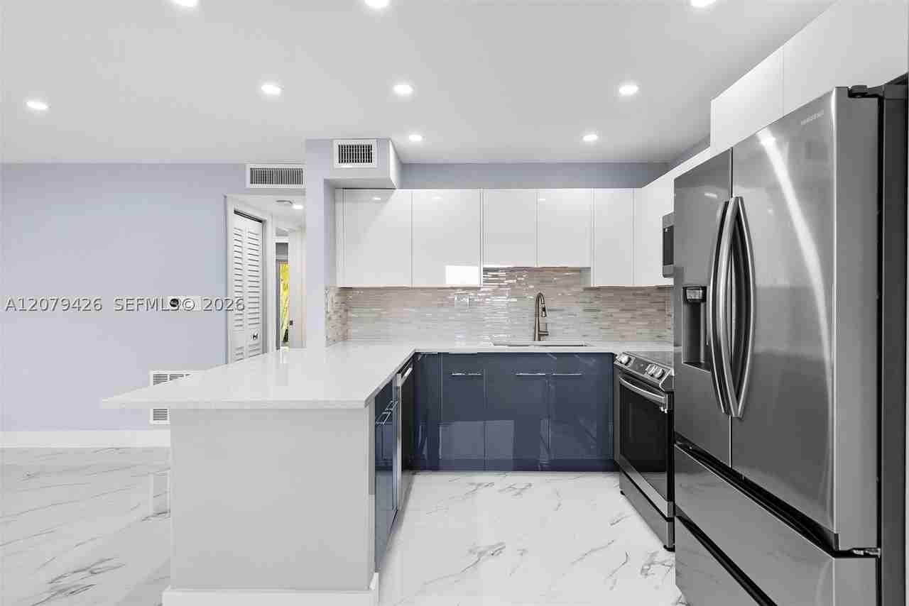 1400 Ne 54th St #107 - Photo 5 of 28