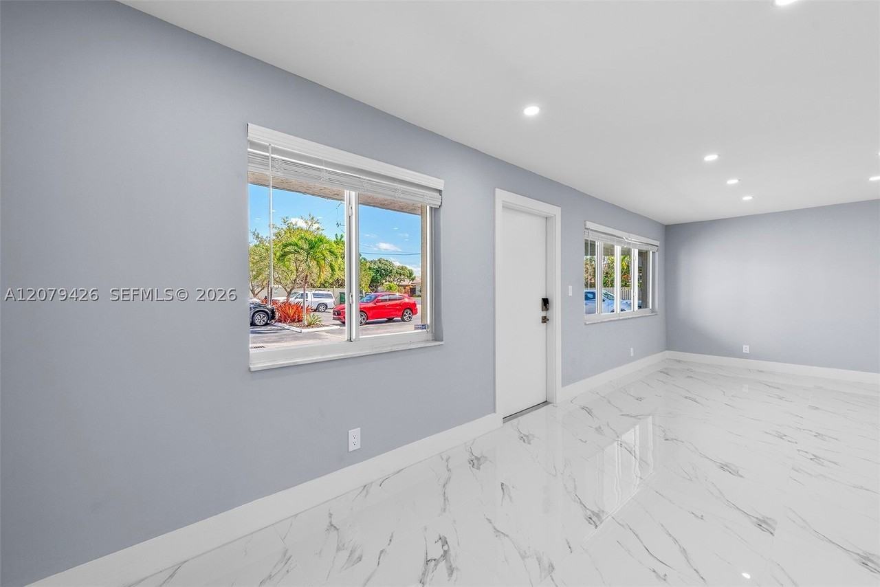 1400 Ne 54th St #107 - Photo 7 of 28