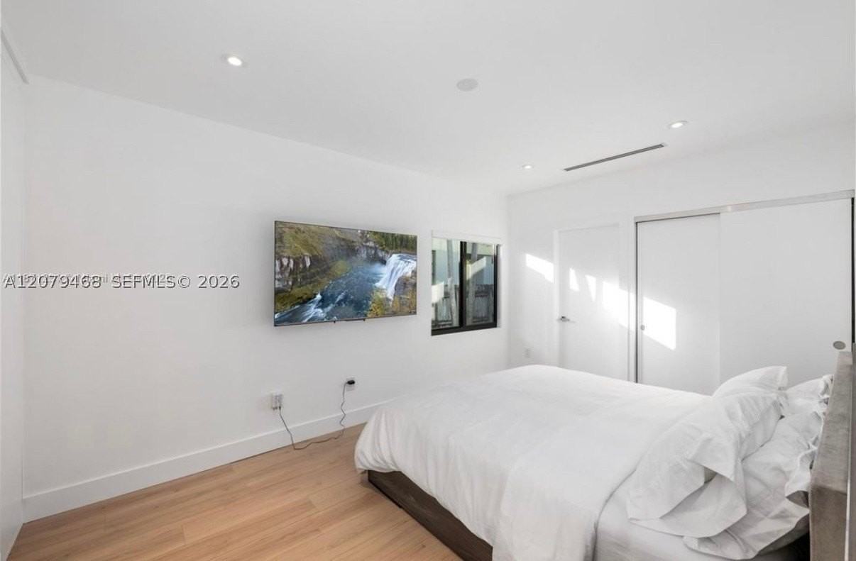 900 W 47th Ct - Photo 7 of 18