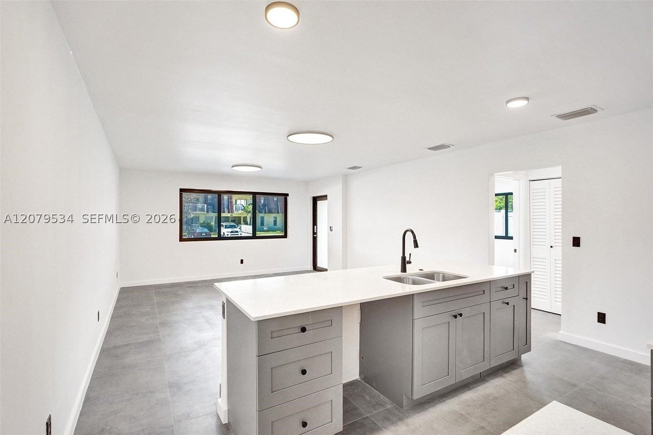 2255 Ne 173rd St #0 - Photo 4 of 19