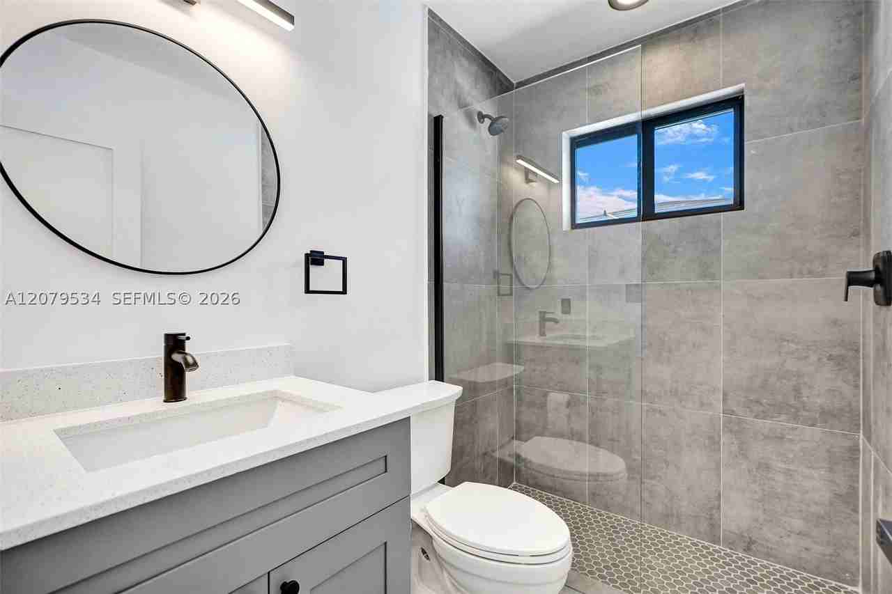 2255 Ne 173rd St #0 - Photo 7 of 19