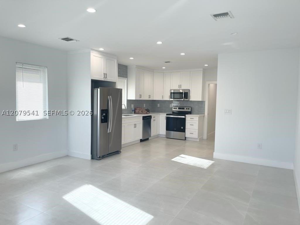 6331 Sw 23rd St #0 - Photo 4 of 36