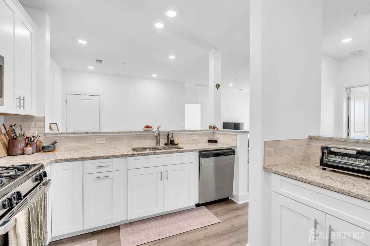917 Vanderbergh - Photo 2 of 22