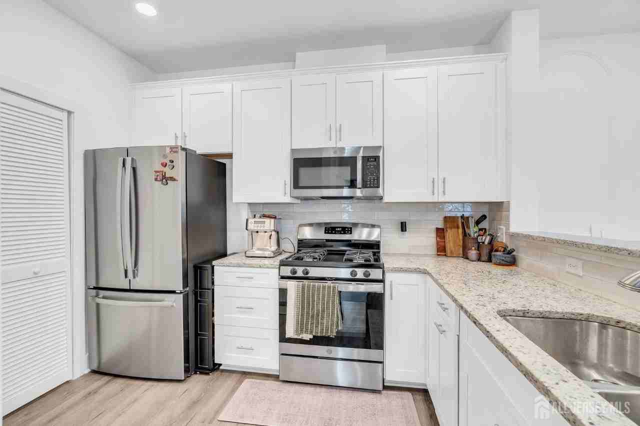 917 Vanderbergh - Photo 3 of 22