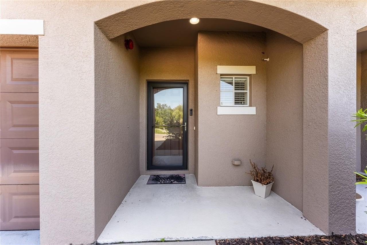 1346 Grantham Dr - Photo 3 of 39