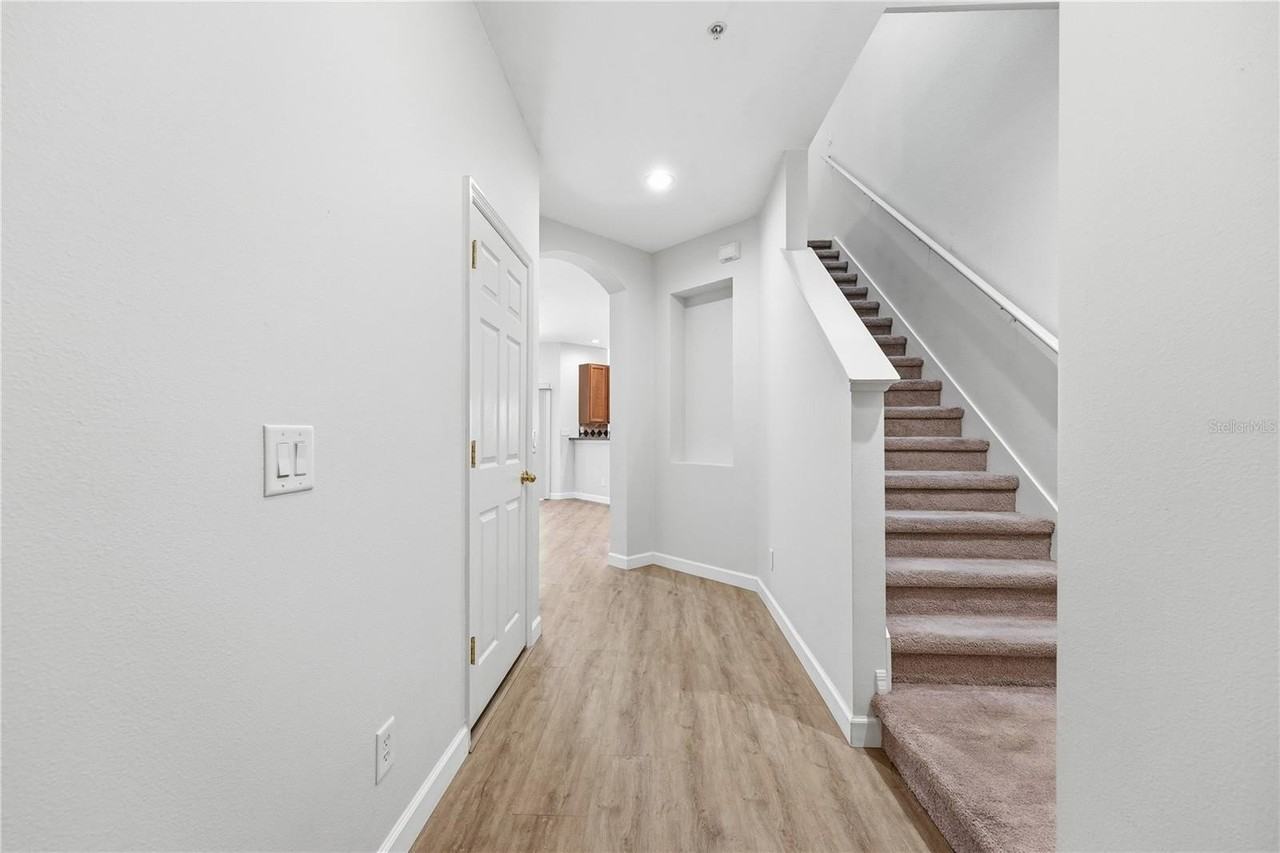 1346 Grantham Dr - Photo 4 of 39