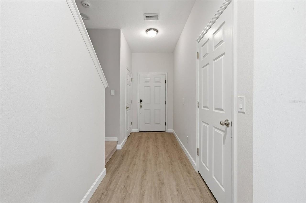 1346 Grantham Dr - Photo 5 of 39