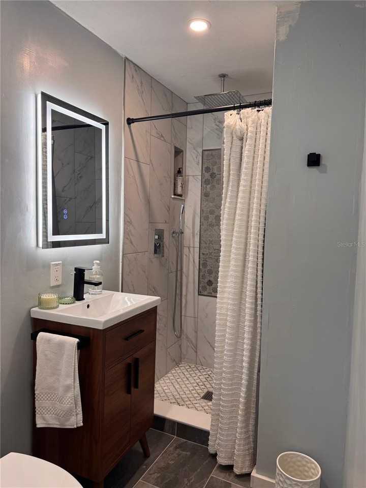 703 Sw 5th St - Photo 6 of 12
