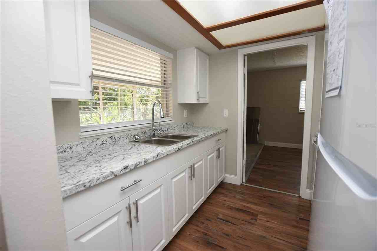 1224 Waterview Blvd E - Photo 2 of 31