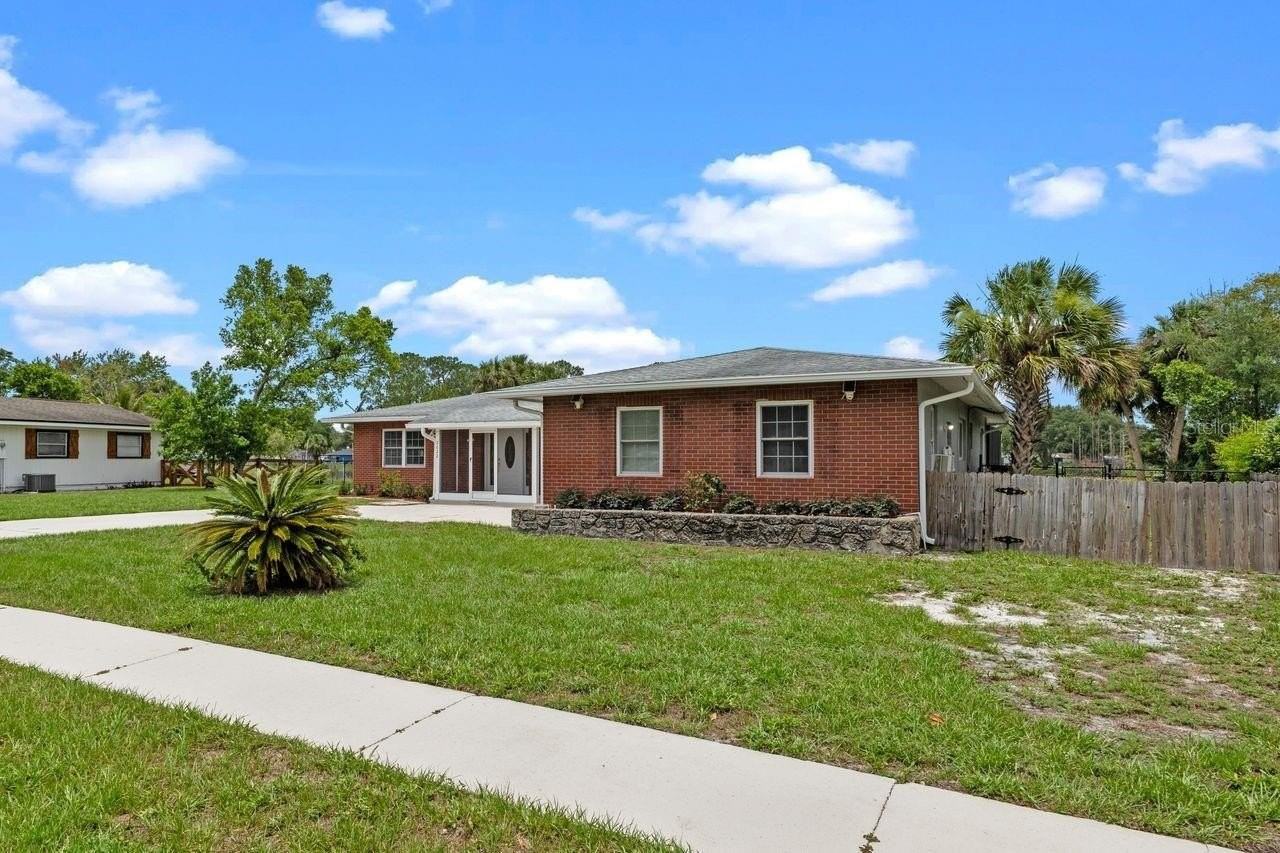 2622 Hibiscus Ct - Photo 2 of 32