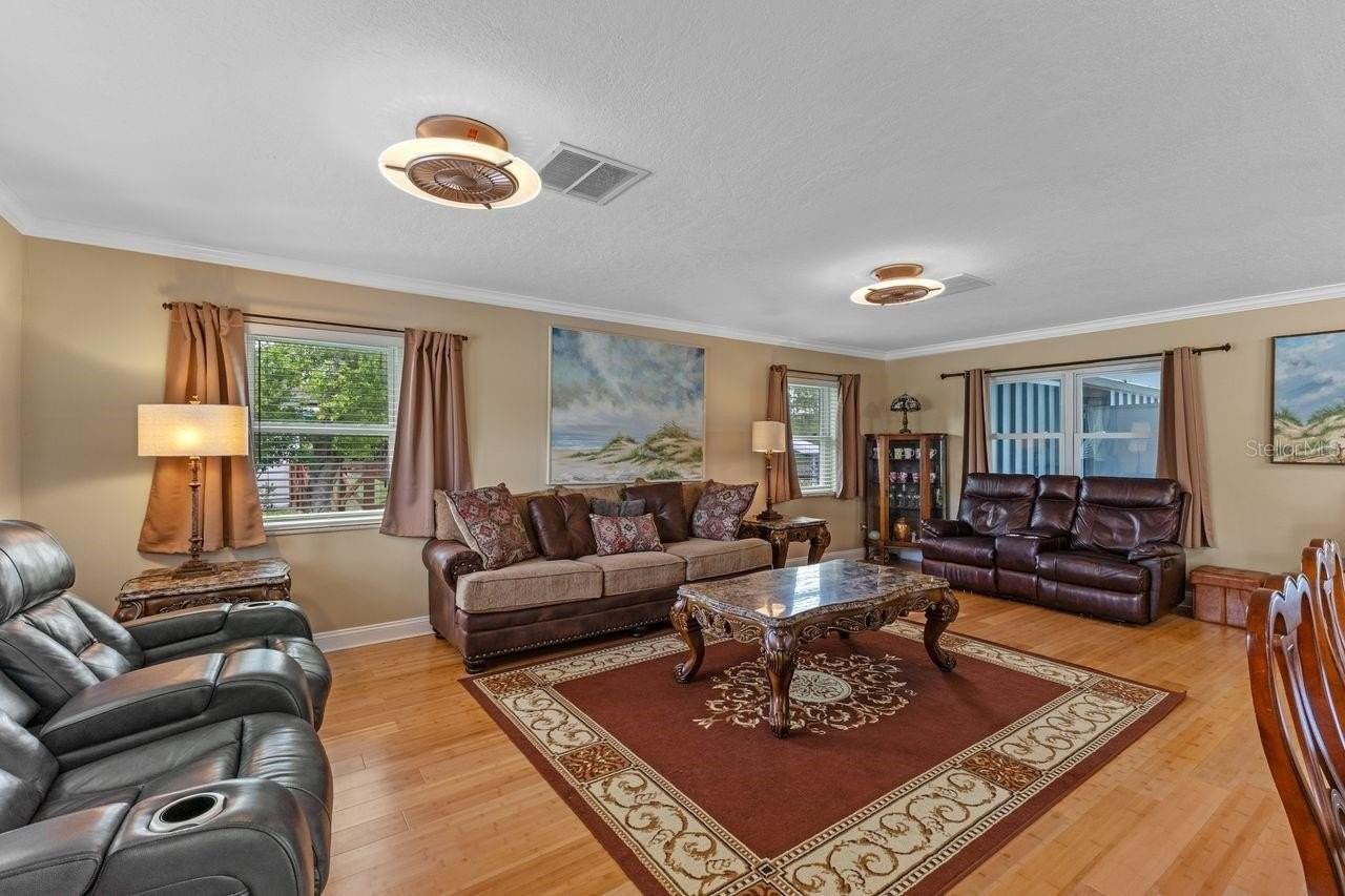 2622 Hibiscus Ct - Photo 5 of 32