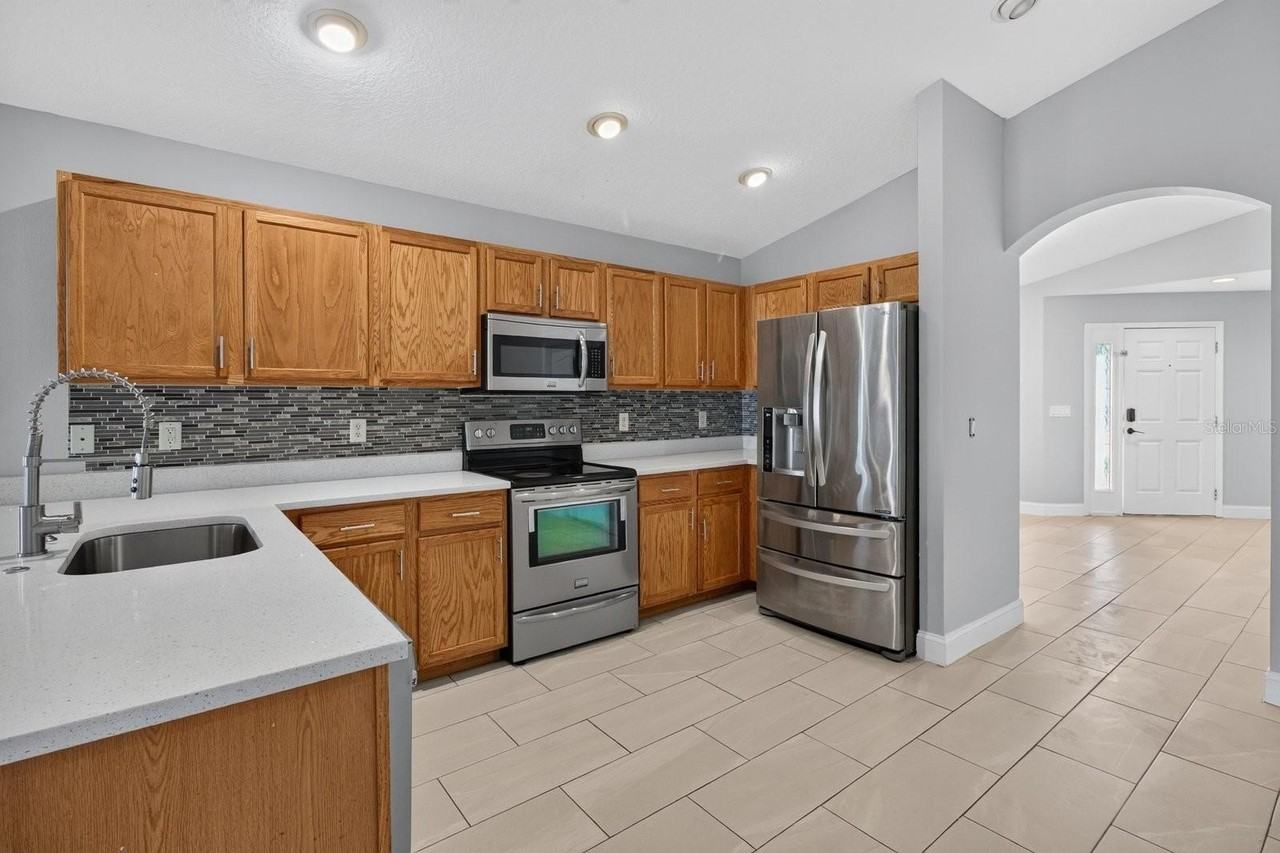 7961 Carriage Pointe Dr - Photo 3 of 49