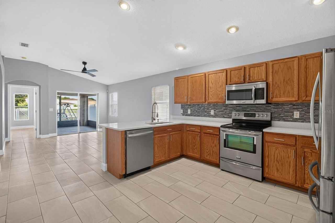 7961 Carriage Pointe Dr - Photo 4 of 49