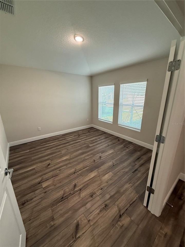 9924 Annunciation Dr - Photo 3 of 24